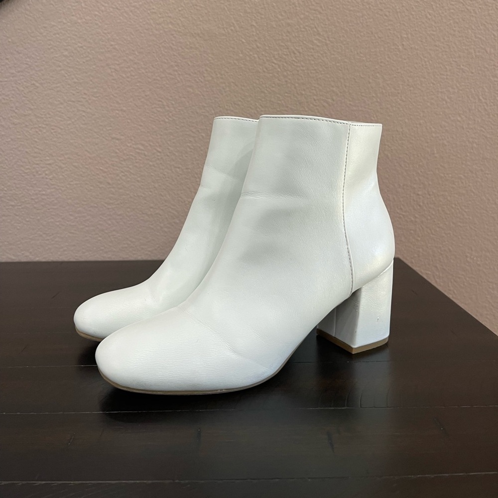 Woman’s White Ankle Zip up Boots